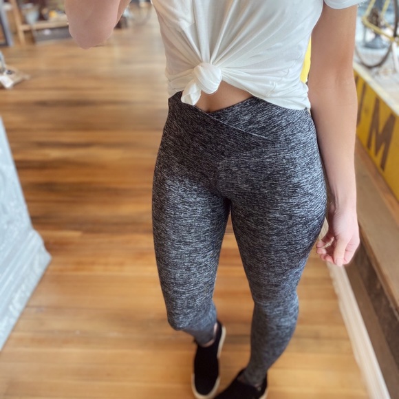 MAKE YOUR MARK CRISSCROSS LEGGINGS-GREY - Picture 5 of 11